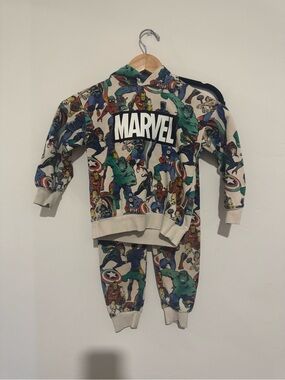 H&M Marvel Comics Avengers 2-Piece Hoodie & Jogger Set - Boys Size 5T